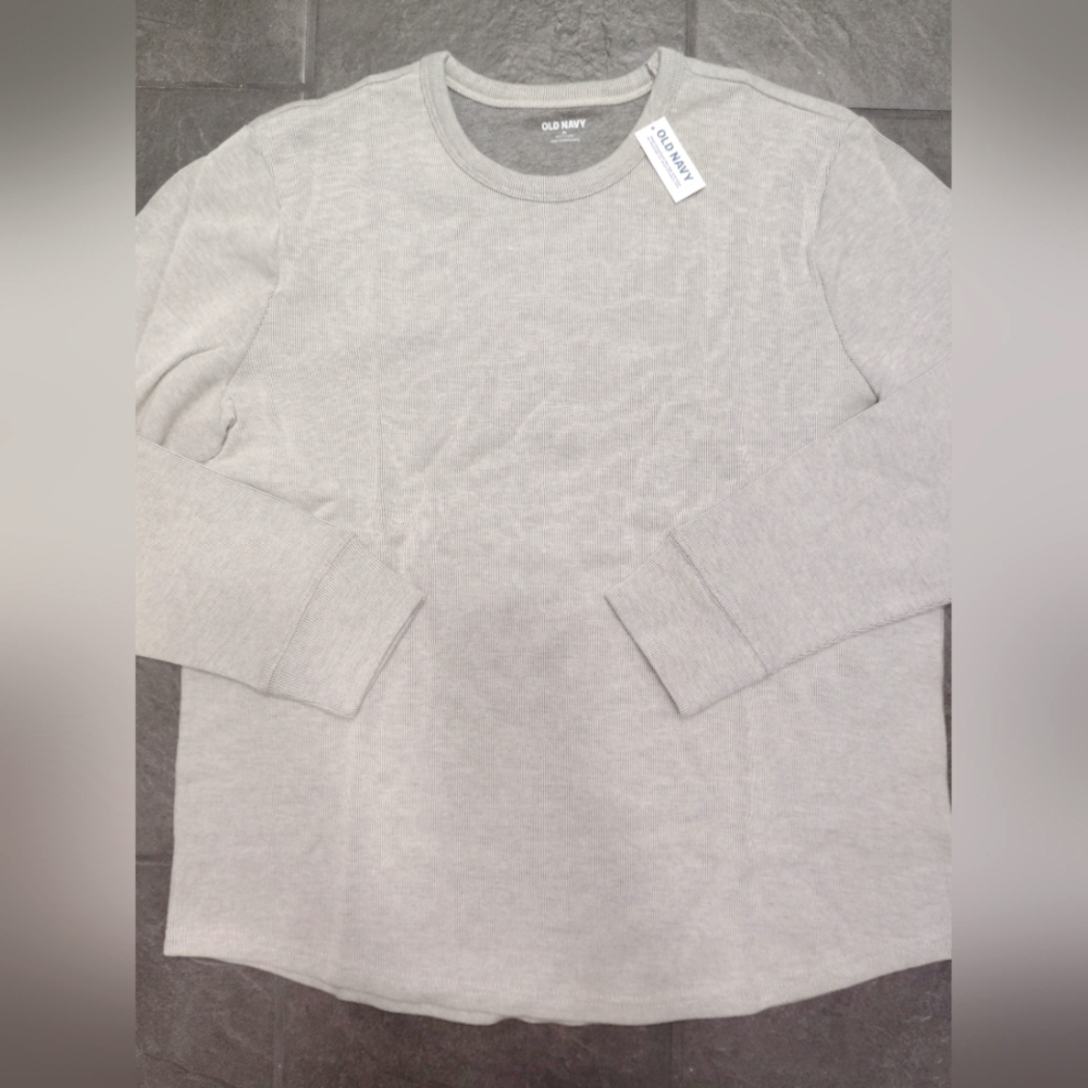 Old Navy Light Gray Stripped T-shirt